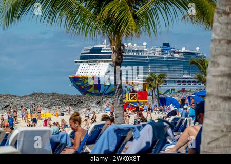 Stati Uniti. 3 febbraio 2024. Caribbean Marvel: Norwegian Encore svela con grazia Great Stirrup Cay, Un paradiso privato alle Bahamas, che accoglie i vacanzieri alla Bliss baciata dal sole (immagine di credito: © Walter G Arce Sr Grindstone medi/ASP) SOLO PER USO EDITORIALE! Non per USO commerciale! Foto Stock