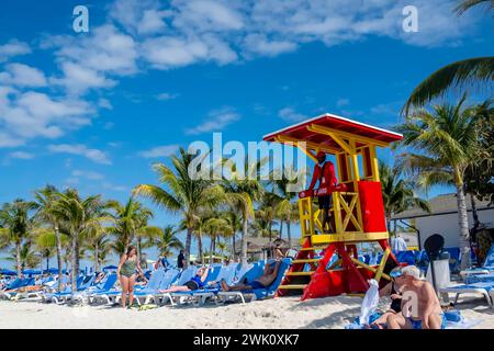 Stati Uniti. 3 febbraio 2024. Great Stirrup Cay mozzafiato: Acque smeraldo, spiagge incontaminate e vegetazione lussureggiante dipingono una scena da cartolina nelle idilliache Berry Islands delle Bahamas (immagine di credito: © Walter G Arce Sr Grindstone medi/ASP) SOLO PER USO EDITORIALE! Non per USO commerciale! Foto Stock