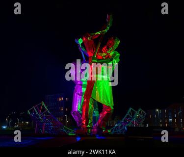 Costruzione navale scultura arte eretta onorando Inverclyde Shipbuilding storia Foto Stock