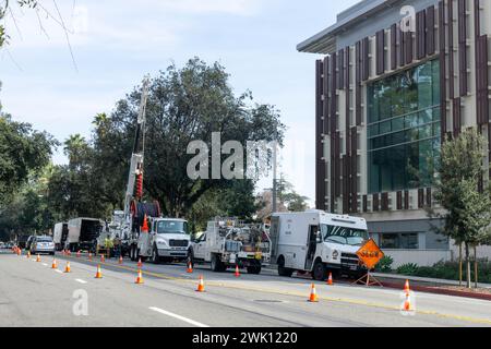 Il personale addetto alla manutenzione della città di Pasadena lavora per la manutenzione delle infrastrutture pubbliche. Foto Stock