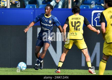 Parma, Italia. 17 febbraio 2024. Woyo Coulibaly (Parma) durante Parma calcio vs AC Pisa, partita di serie B a Parma, Italia, 17 febbraio 2024 credito: Agenzia fotografica indipendente/Alamy Live News Foto Stock