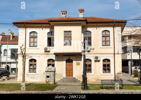 Prizren, Kosovo - 6 FEB 2024: Il primo Centro regionale per i beni culturali nei Balcani è un ufficio a Prizren, Kosovo, situato a Remzi Ademaj. Foto Stock