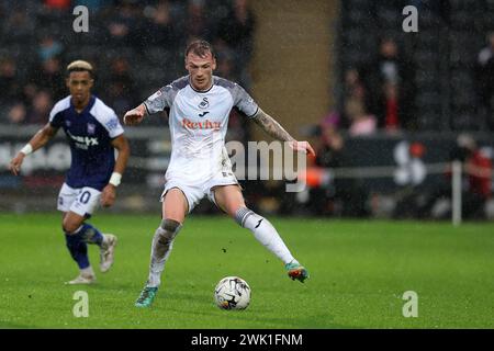 Swansea, Regno Unito. 17 febbraio 2024. Josh Tymon di Swansea City in azione. Partita del campionato EFL Skybet, Swansea City contro Ipswich Town allo Stadio Swansea.com di Swansea, Galles, sabato 17 febbraio 2024. Questa immagine può essere utilizzata solo per scopi editoriali. Solo per uso editoriale, foto di Andrew Orchard/Andrew Orchard fotografia sportiva/Alamy Live news credito: Andrew Orchard fotografia sportiva/Alamy Live News Foto Stock