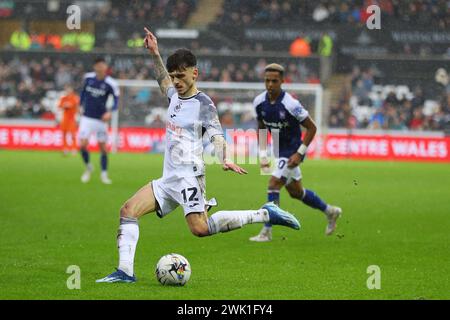Swansea, Regno Unito. 17 febbraio 2024. Jamie Paterson di Swansea City in azione. Partita del campionato EFL Skybet, Swansea City contro Ipswich Town allo Stadio Swansea.com di Swansea, Galles, sabato 17 febbraio 2024. Questa immagine può essere utilizzata solo per scopi editoriali. Solo per uso editoriale, foto di Andrew Orchard/Andrew Orchard fotografia sportiva/Alamy Live news credito: Andrew Orchard fotografia sportiva/Alamy Live News Foto Stock