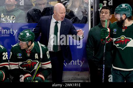 St Paul, Stati Uniti. 28 dicembre 2023. Foto del capo allenatore dei Minnesota Wild John Hynes nel secondo periodo martedì 28 novembre 2023, allo Xcel Energy Center di St Paul, Minnesota. (Foto di Carlos Gonzalez/Minneapolis Star Tribune/TNS/Sipa USA) credito: SIPA USA/Alamy Live News Foto Stock