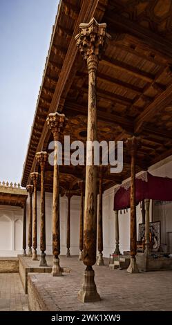 Vista della sala del trono nell'Arca, l'antico palazzo reale di Bukhara. Foto Stock