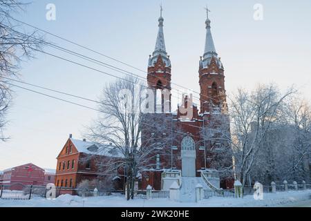 RYBINSK, RUSSIA - 3 GENNAIO 2024: Veduta della Chiesa cattolica del Sacro cuore di Gesù in un giorno di gennaio Foto Stock