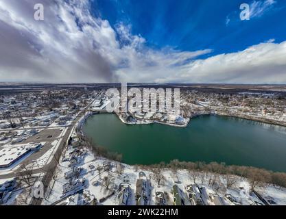 Immagine aerea invernale delle cascate Seneca, New York, in un pomeriggio nuvoloso. Foto Stock