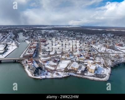 Immagine aerea invernale delle cascate Seneca, New York, in un pomeriggio nuvoloso. Foto Stock