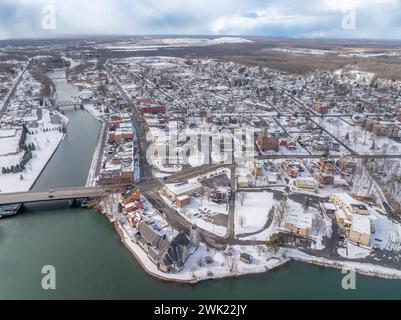 Immagine aerea invernale delle cascate Seneca, New York, in un pomeriggio nuvoloso. Foto Stock