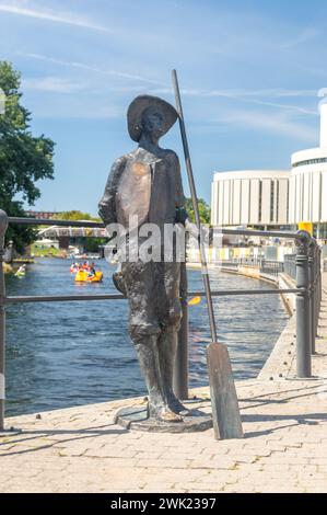 Bydgoszcz, Polonia - 9 luglio 2023: Artista della scultura del conte czaki. Foto Stock