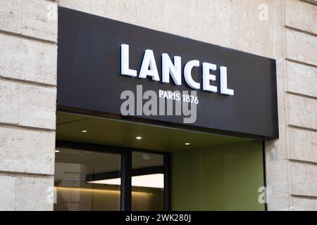 Bordeaux , Francia - 02 15 2024 : lancel paris shop text brand e sign logo catena di negozi di moda di lusso francese Foto Stock