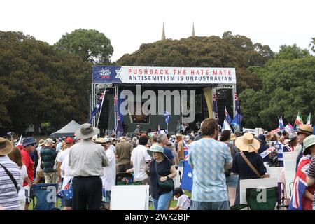 Sydney, Australia. 18 febbraio 2024. Gli australiani uniti contro l’antisemitismo tengono una manifestazione nel Domain Park nel centro di Sydney. Crediti: Richard Milnes/Alamy Live News Foto Stock