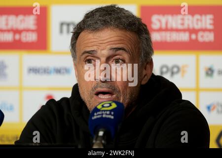 Nantes, Francia. 18 febbraio 2024. Allenatore del PSG Luis Enrique durante la conferenza stampa post-partita a seguito della partita di campionato francese di Ligue 1 tra FC Nantes e Paris Saint-Germain il 17 febbraio 2024 allo stadio la Beaujoire - Louis Fonteneau di Nantes, Francia - foto Jean Catuffe/DPPI credito: DPPI Media/Alamy Live News Foto Stock