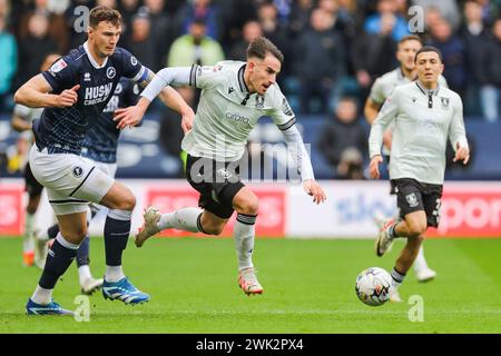 Londra, Regno Unito. 17 febbraio 2024. Sheffield Wednesday Defender Pol Valentin (14) in azione durante la partita Millwall FC vs Sheffield Wednesday FC Sky bet EFL Championship al Den, Londra, Inghilterra, Regno Unito il 17 febbraio 2024 Credit: Every Second Media/Alamy Live News Foto Stock