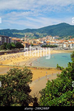 Panoramica. Lequeitio, provincia di Vizcaya, Paesi Baschi, Spagna. Foto Stock