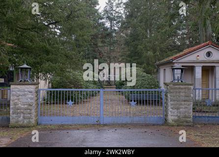 Potsdam, Germania - 23 gennaio 2024: Questo cimitero di guerra dell'Armata Rossa contiene le tombe di 2398 soldati sovietici uccisi nel 1945 durante il secondo Wa mondiale Foto Stock