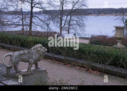 Berlino, Germania - 22 gennaio 2024: Memoriale e museo dell'Olocausto noto come Haus der Wannsee-Konferenz (Casa della Conferenza di Wannsee). Inverno nuvoloso Foto Stock