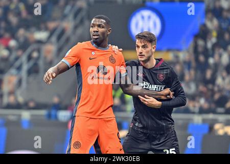 Milano, Italia. 16 febbraio 2024. Marcus Thuram (9) dell'Inter e Giulio maggiore (25) della Salernitana visto durante la partita di serie A tra Inter e Salernitana al Giuseppe Meazza di Milano. (Foto: Gonzales Photo - Tommaso Fimiano). Foto Stock