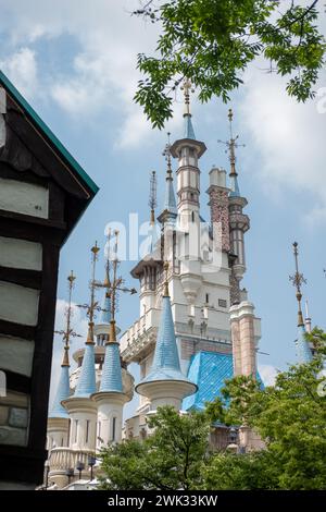 Seoul, Corea del Sud - 15 luglio 2022: Il castello nella Terra magica, un parco divertimenti all'aperto di lotte World Foto Stock
