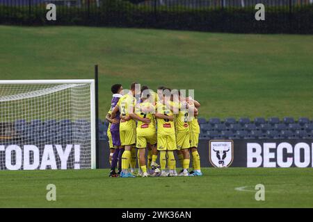 18 febbraio 2024; Campbelltown Stadium, Sydney, NSW, Australia: A-League Football, MacArthur FC contro Wellington Phoenix; i giocatori di Wellington Phoenix si riuniscono prima dell'inizio della partita crediti: Action Plus Sports Images/Alamy Live News Foto Stock