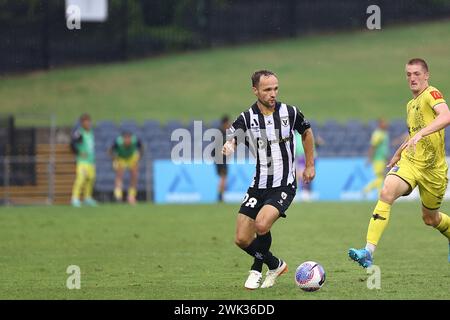 18 febbraio 2024; Campbelltown Stadium, Sydney, NSW, Australia: A-League Football, MacArthur FC contro Wellington Phoenix; Valere Germain di MacArthur FC controlla la palla a centrocampo Credit: Action Plus Sports Images/Alamy Live News Foto Stock