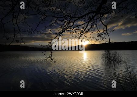 Vista autunnale sul lago artificiale Swinsty nella valle di Washburn a ovest di Harrogate, Yorkshire Dales National Park, Inghilterra, Regno Unito Foto Stock