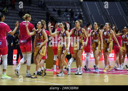 Veduta generale della Frecciarossa Final Four Coppa Italia femminile - finale tra Umana Reyer Venezia femminile e Famila Wuber Schio Basket femminile al PalaAlpitour di Torino durante la Frecciarossa FinalEight 2024 - finale - Umana Reyer Venezia vs Famila Weber Schio, partita di Coppa Italia femminile di pallacanestro a Torino, Italia, 18 febbraio 2024 Foto Stock