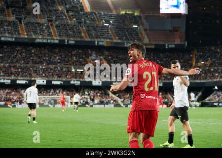 Valencia, Spagna. 17 febbraio 2024. Oliver Torres T del Sevilla FC in azione durante la Liga EA Sport Regular Season Round 25 il 17 febbraio 2024 allo stadio Mestalla di Valencia, Spagna. 17/2/24 Punteggio finale: Valencia CF 0 : 0 Sevilla FC (foto di German Vidal/Sipa USA) crediti: SIPA USA/Alamy Live News Foto Stock