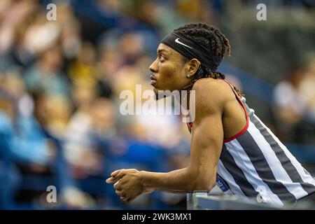 Utilita Arena, Birmingham, Regno Unito. 18 febbraio 2024. 2023 Microplus UK Athletics Indoor Championships Day 2; Akin Coward di Shaftesbury Barnet Harriers Credit: Action Plus Sports/Alamy Live News Foto Stock