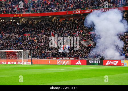 Amsterdam, Paesi Bassi. 18 febbraio 2024. AMSTERDAM, PAESI BASSI - 18 FEBBRAIO: Tifosi dell'AFC Ajax durante la partita olandese Eredivisie tra AFC Ajax e NEC alla Johan Cruijff Arena il 18 febbraio 2024 ad Amsterdam, Paesi Bassi. (Foto di Broer van den Boom/Orange Pictures) credito: Orange Pics BV/Alamy Live News Foto Stock