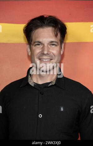 Burbank, Stati Uniti. 17 febbraio 2024. L'attore Bradley Holzer partecipa alla grande apertura dello spettacolo "Lovers and Other Strangers" al Taylor Studio, Los Angeles, CA, 17 febbraio 2024 Credit: Eugene Powers/Alamy Live News Foto Stock