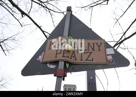 Berlin, Solidaritätskundgebung GER, Berlin,20240218, Demo , Demonstration für Alexej Nawalny, Rechtsanwalt der in Russland umgebracht worden ist, oppositioneller dissident, demokratischer politiker, Blogger Dokumentarfilmer und Gegner von Wladimir Putin, vor der russischen Botschaft, unter den Linden **** Berlin 20240218 avvocato che è stato ucciso in Russia, dissidente dell'opposizione, politico democratico, blogger, documentarista e avversario di Vladimir Putin, di fronte all'ambasciata russa, Unter den Linden Foto Stock