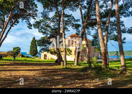 Vista panoramica dal famoso castello di Pylos o Niokastro nella città di Pylos, Navarino, Messinia, Grecia. Foto Stock