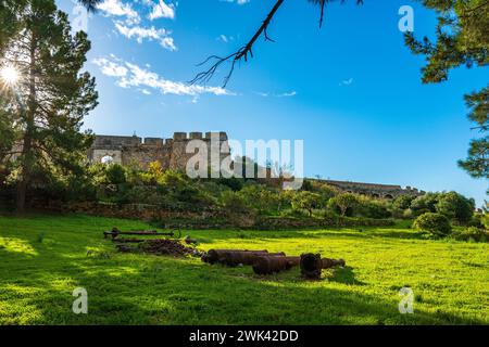 Vista panoramica dal famoso castello di Pylos o Niokastro nella città di Pylos, Navarino, Messinia, Grecia. Foto Stock