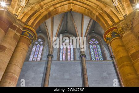 Colmar, Francia - 21 settembre 2022: Dettaglio dell'abside della Santa Martin Collegiate Church Foto Stock