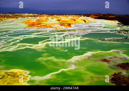 Il deserto del Danakil, nel nord-est dell'Etiopia, abitato da pochi Afar, che si dedicano all'estrazione del sale. Foto Stock