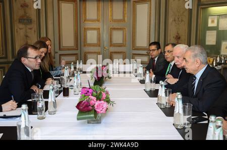 Il primo ministro palestinese Muhammad Shtayyeh incontra il ministro degli Esteri norvegese Aspen Barth Ede a Monaco di Baviera il primo ministro palestinese Muhammad Shtayyeh incontra il ministro degli Esteri norvegese Aspen Barth Ede a Monaco, Germania meridionale, il 18 febbraio 2024. Foto del primo Ministro Office Aaimages Monaco di Baviera Germania 180224 Germay PMO 006 Copyright: XapaimagesxPrimexMinisterxOfficexxapaimagesx Foto Stock