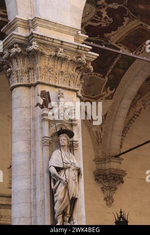 Dettaglio di una loggia a Siena, Italia Foto Stock