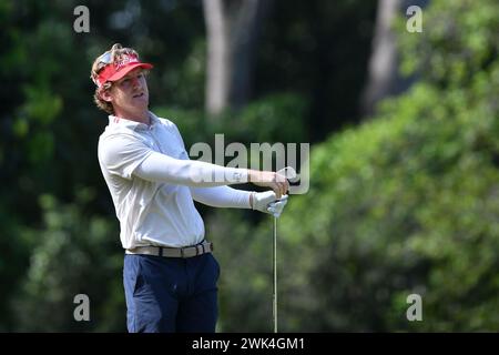 SERDANG - FEB 18: Jared Du Toit del Canada reagisce dopo aver fatto il suo tee alla 2a buca durante l'ultimo round 0f IRS prima Malaysia Open 2024 al Mines Resort & Golf Club, Serdang, Selangor, Malesia il 18 febbraio 2024. (Foto di Ali Mufti) credito: Ali Mufti/Alamy Live News Foto Stock