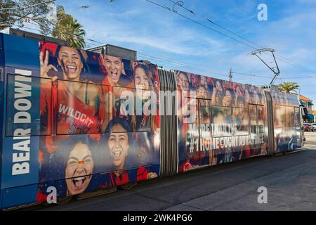 Sun Link Streetcar su University Blvd fuori dalla University of Arizona a Tucson Foto Stock