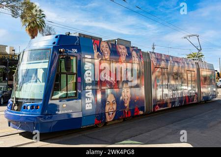 Sun Link Streetcar su University Blvd fuori dalla University of Arizona a Tucson Foto Stock