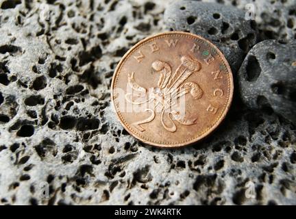 Vecchia moneta britannica usata 2 New Pence Elizabeth II 1971. Foto Stock