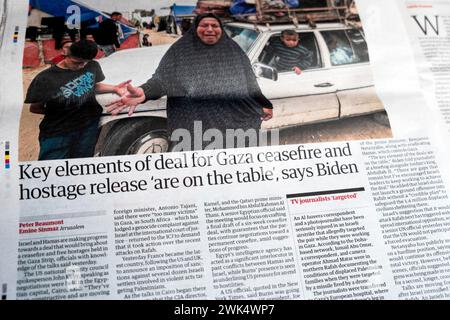 "Gli elementi chiave dell'accordo per il cessate il fuoco di Gaza e il rilascio di ostaggi "sono sul tavolo”, afferma Biden, titolo del quotidiano Guardian 14 febbraio 2024 Londra Regno Unito Foto Stock
