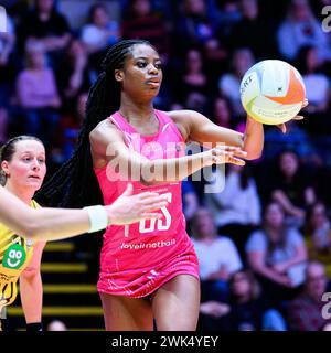 NOTTINGHAM, REGNO UNITO. 17 febbraio 24. Jada Autumn in azione durante l'odierna partita di London Pulse vs Manchester Thunder durante la stagione di apertura Netball Super League 2024 alla Motorpoint Arena sabato 17 febbraio 2024, NOTTINGHAM, INGHILTERRA. Crediti: Taka G Wu/Alamy Live News Foto Stock