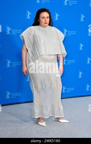 Lena Dunham beim Photocall zum Kinofilm Treasure auf der Berlinale 2024 / 74. Internationale Filmfestspiele Berlin im Hotel Grand Hyatt. Berlino, 17.02.2024 *** Lena Dunham al photocall per il film Treasure al Berlinale 2024 74 Berlin International Film Festival all'Hotel Grand Hyatt Berlin, 17 02 2024 foto:Xn.xKubelkax/xFuturexImagex Treasure 4231 Foto Stock