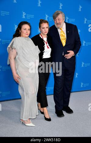 Lena Dunham, Julia von Heinz und Stephen Frey beim Photocall zum Kinofilm Treasure auf der Berlinale 2024 / 74. Internationale Filmfestspiele Berlin im Hotel Grand Hyatt. Berlino, 17.02.2024 *** Lena Dunham, Julia von Heinz e Stephen Frey al photocall per il film Treasure al Berlinale 2024 74 Berlin International Film Festival all'Hotel Grand Hyatt Berlin, 17 02 2024 foto:Xn.xKubelkax/xFuturexImagex Treasure 4229 Foto Stock