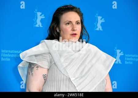 Lena Dunham beim Photocall zum Kinofilm Treasure auf der Berlinale 2024 / 74. Internationale Filmfestspiele Berlin im Hotel Grand Hyatt. Berlino, 17.02.2024 *** Lena Dunham al photocall per il film Treasure al Berlinale 2024 74 Berlin International Film Festival all'Hotel Grand Hyatt Berlin, 17 02 2024 foto:Xn.xKubelkax/xFuturexImagex Treasure 4233 Foto Stock