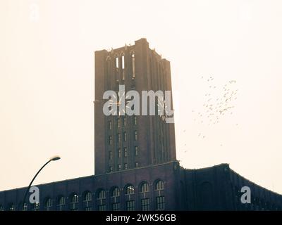 Torre Ullstein con orologio a berlino Foto Stock