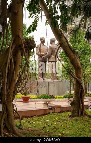 La statua di Bac ho Bac Ton a Thong Nhat Park, Hanoi, Vietnam Foto Stock